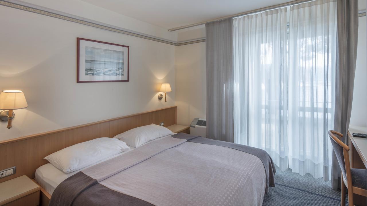 Standard Double Room with Sea View,548776767:JPEG