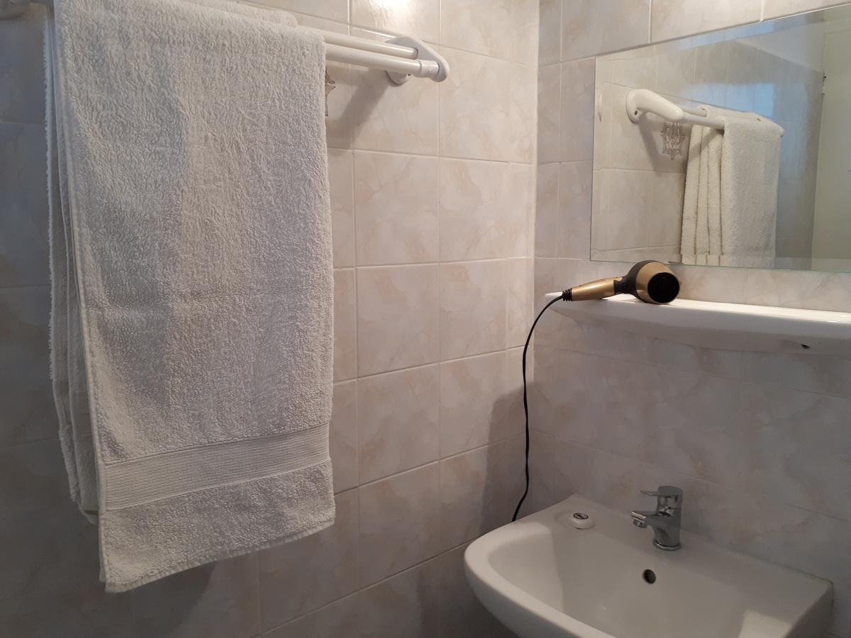 Double or Twin Room with Extra Bed,630442317:JPEG