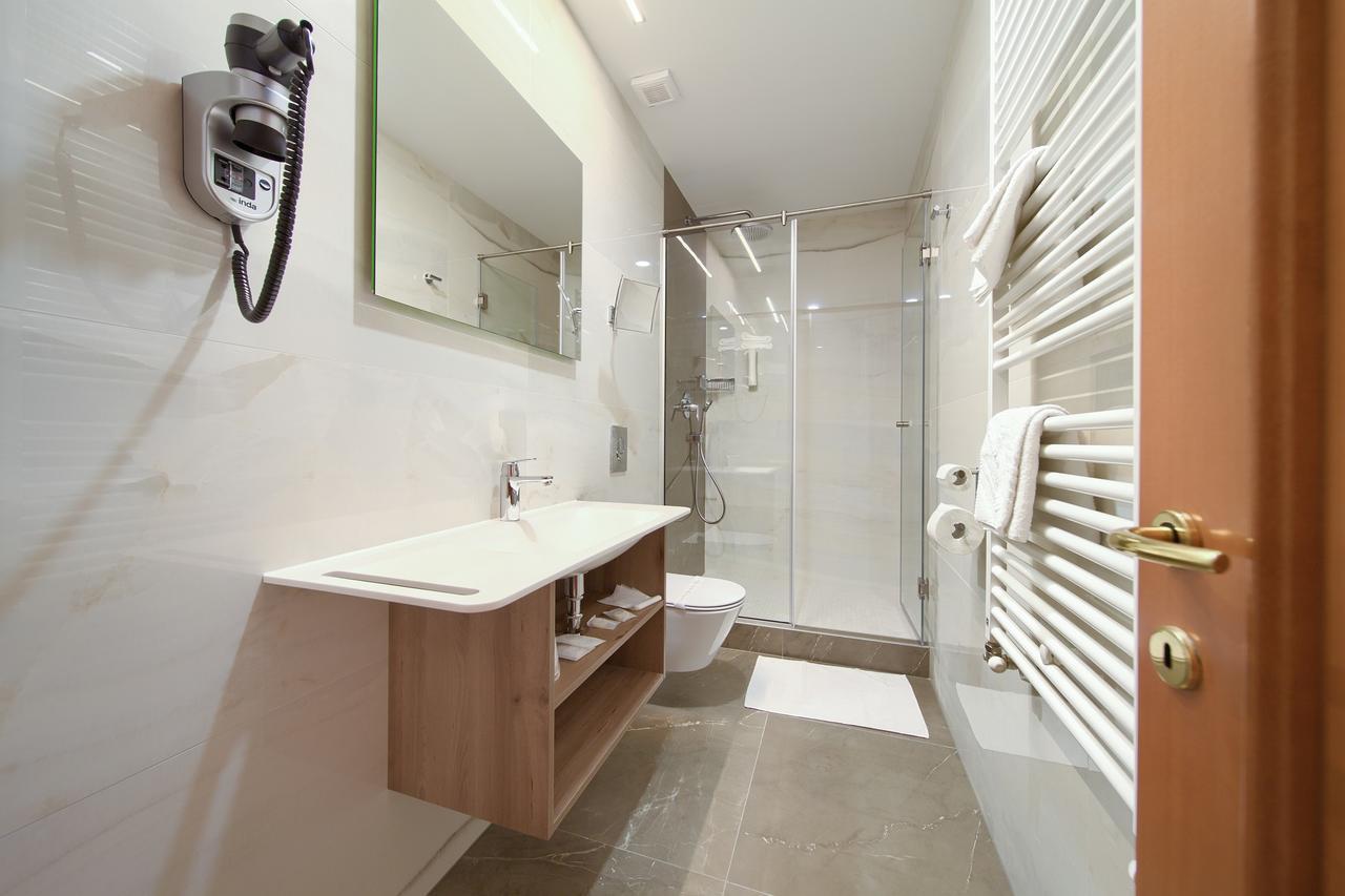 Double Room with Terrace and Sea View,659978373:JPEG