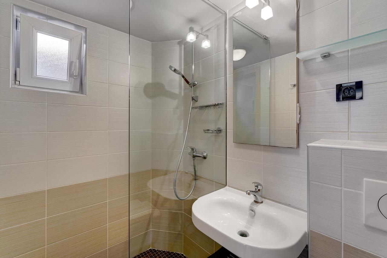 Apartment with Garden View,1599670575:JPEG