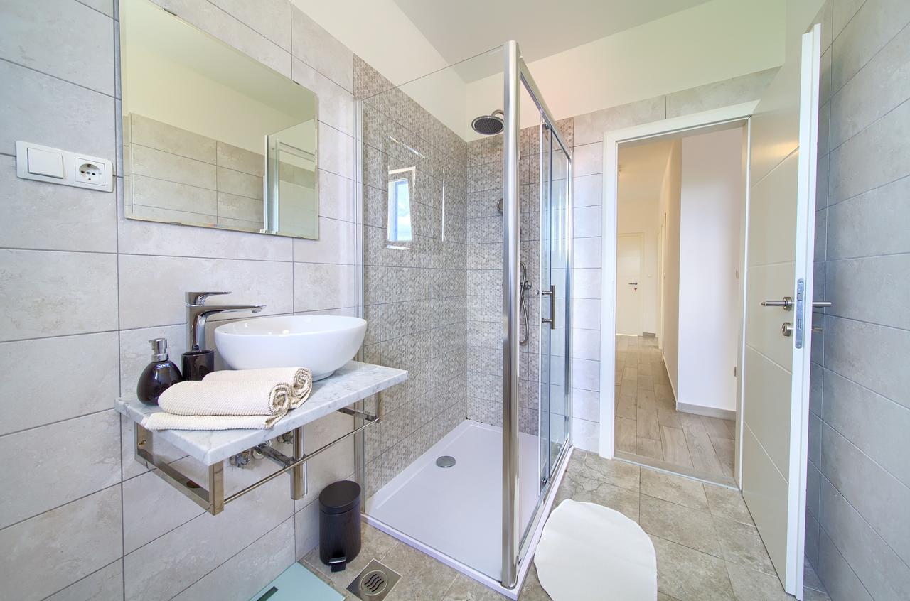 Comfort Two-Bedroom Apartment with Balcony,665370780:JPEG