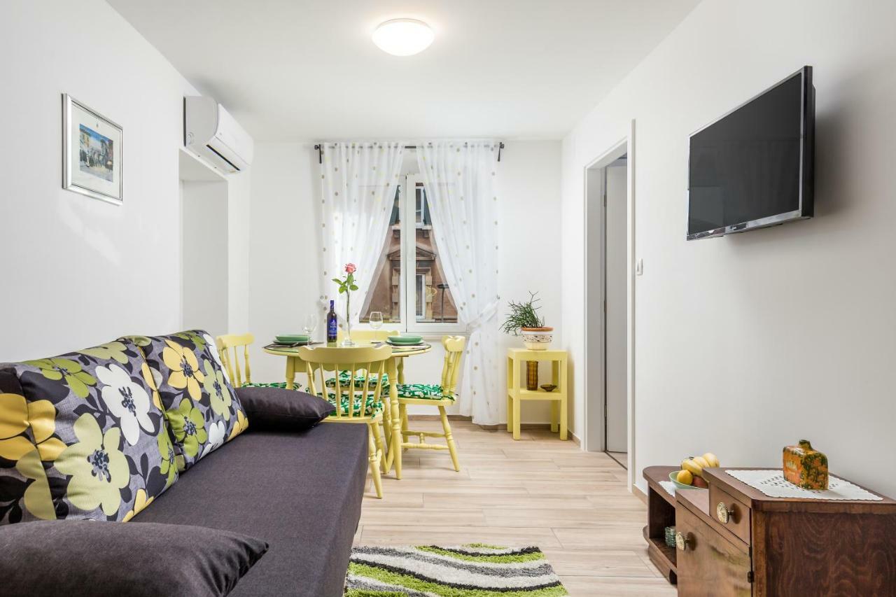 One-Bedroom Apartment,782292180:JPEG