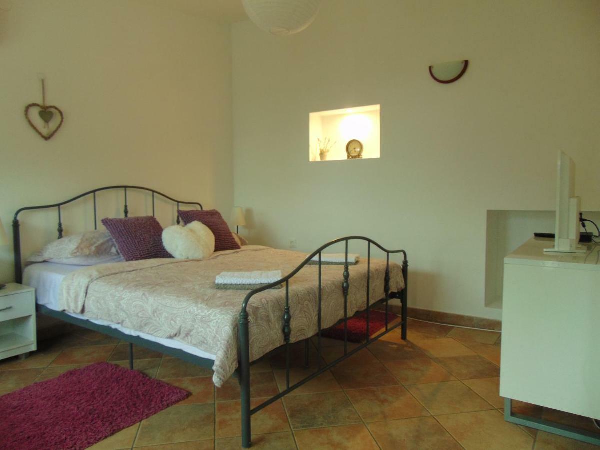 One-Bedroom Apartment,792984951:JPEG