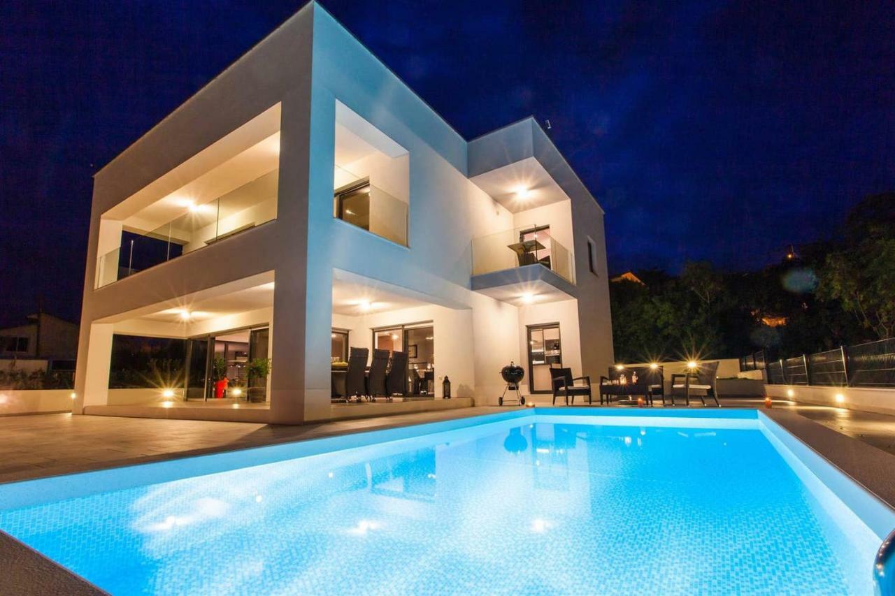 Villa with Private Pool,803685249:JPEG