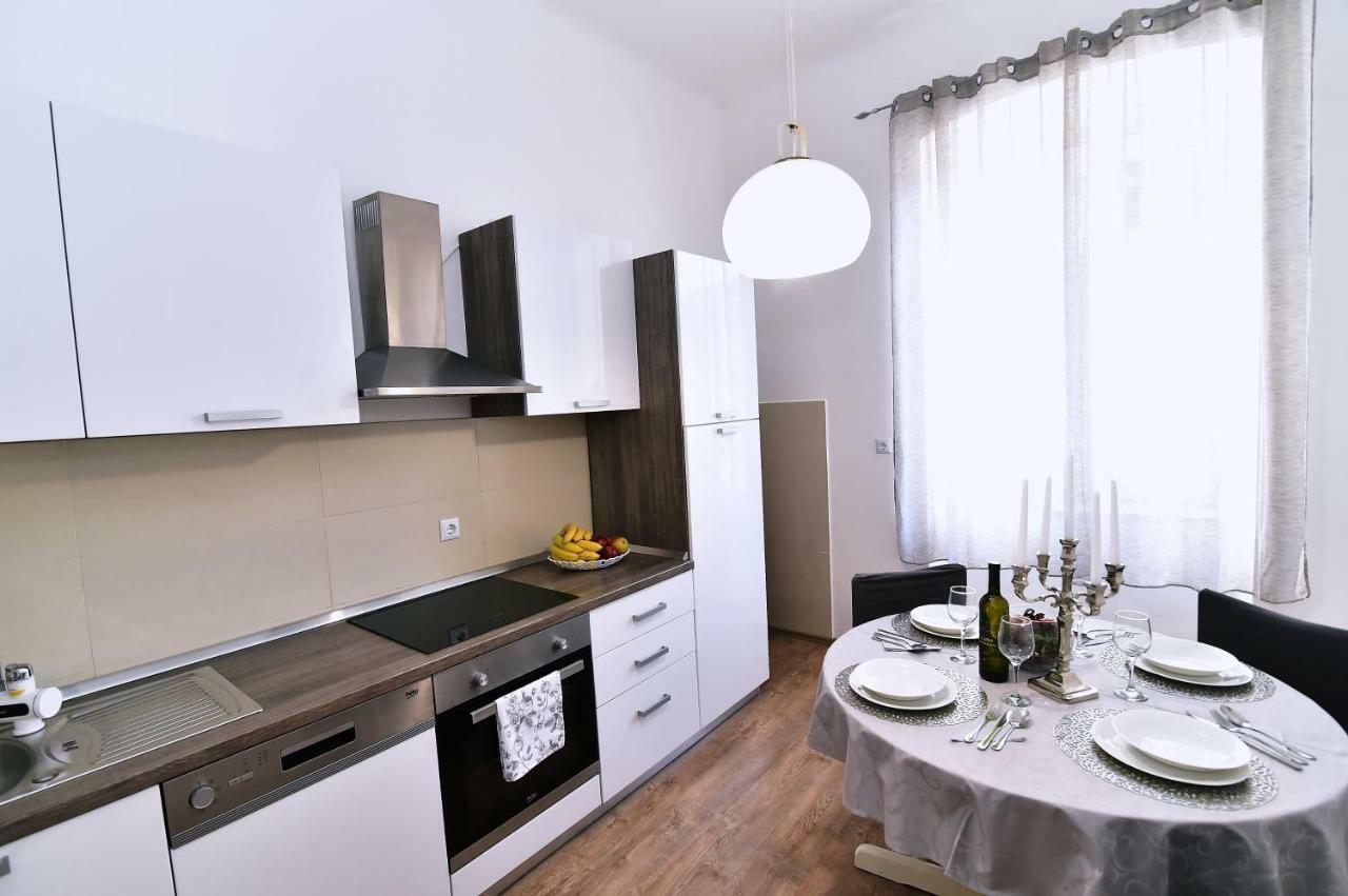 Two-Bedroom Apartment,811375491:JPEG