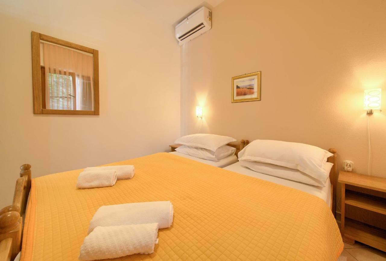 Studio,818233184:JPEG