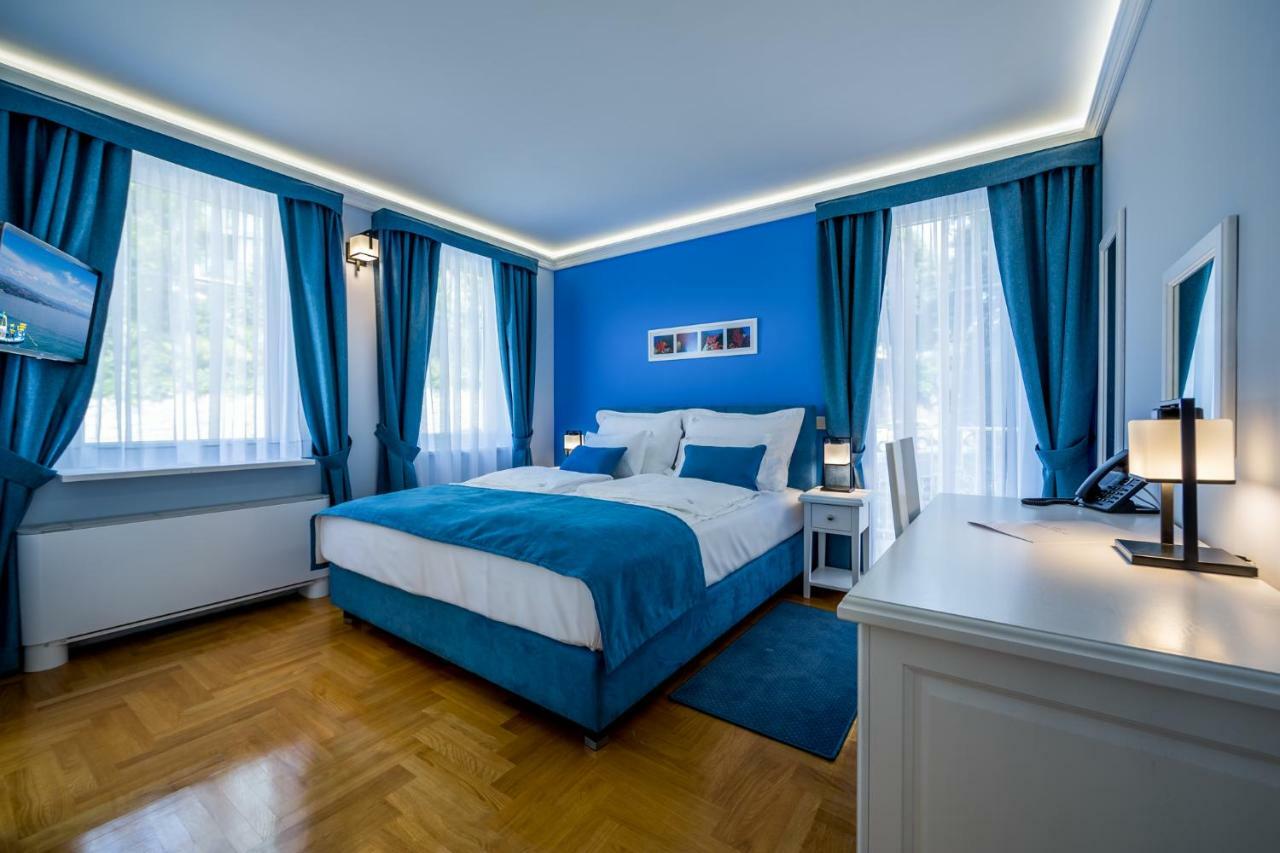 Double Room with Balcony and Street View,819131273:JPEG
