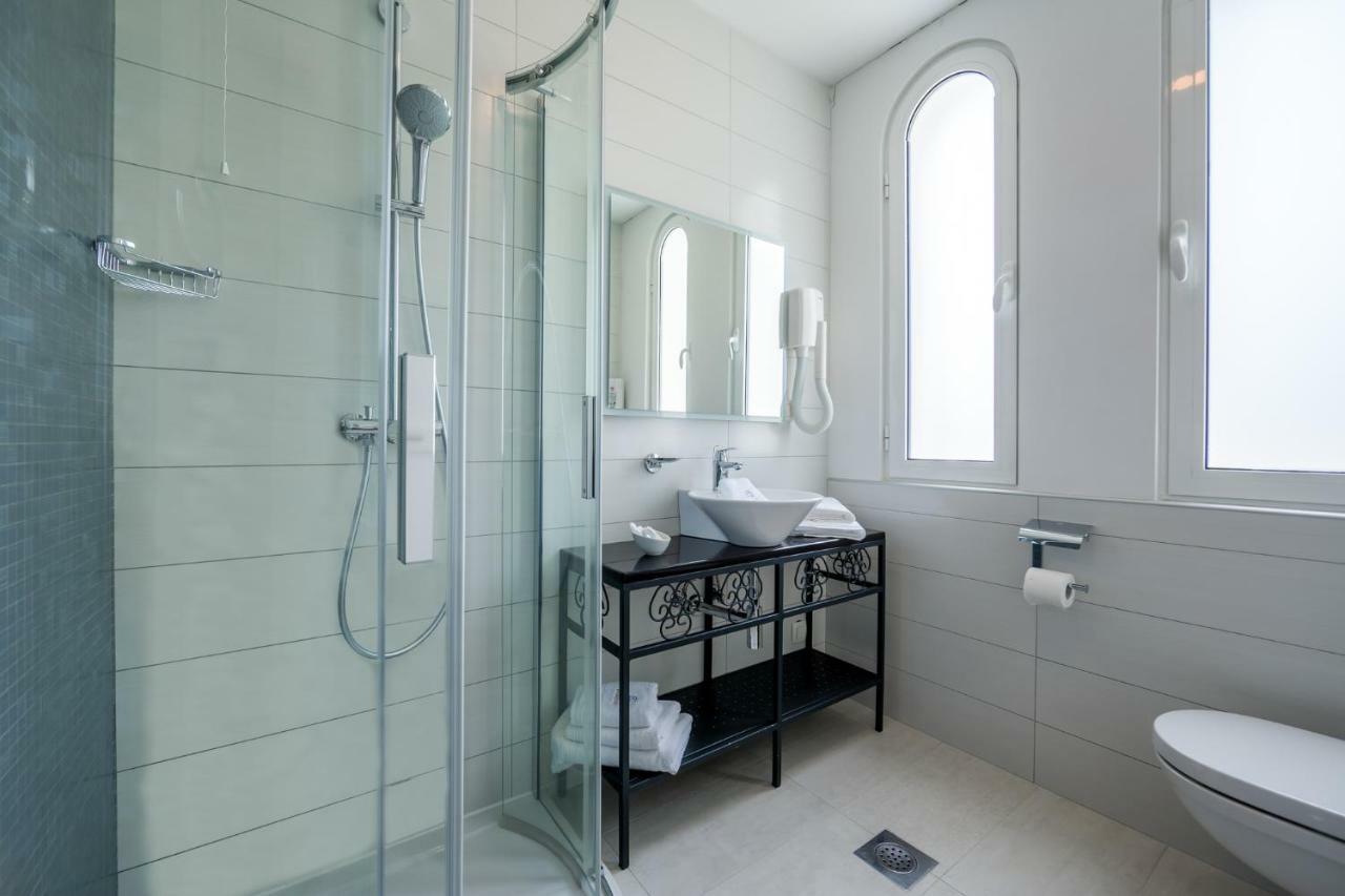 Standard Single Room with Street View,828773417:JPEG