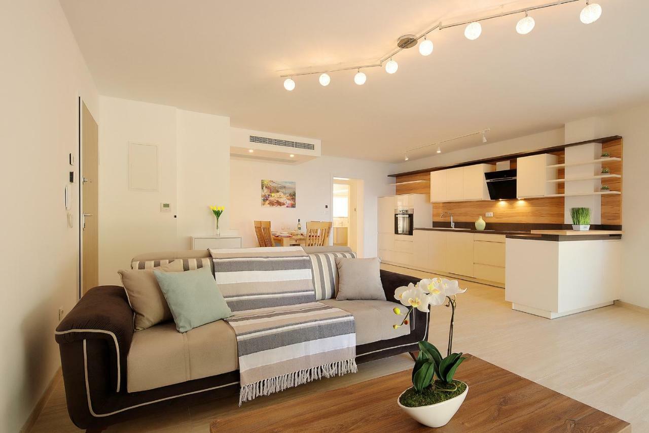 Apartment,856546229:JPEG