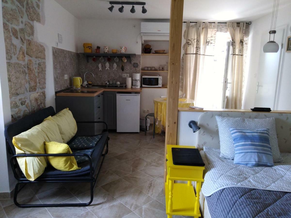 Studio with Terrace,887873839:JPEG