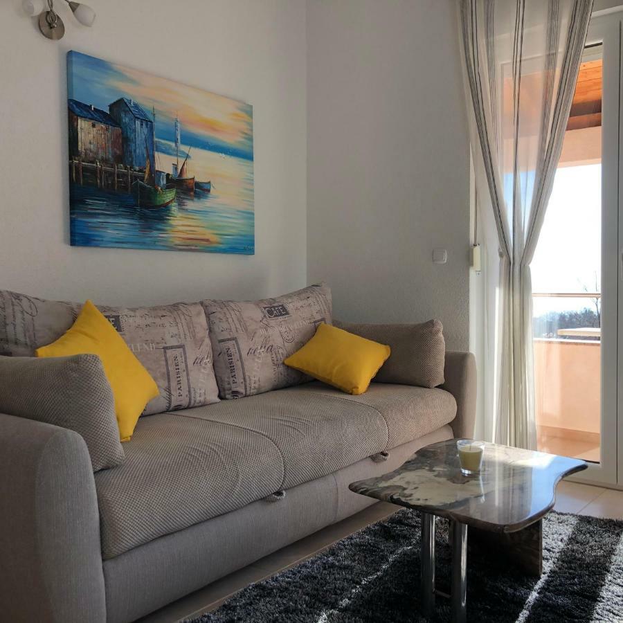 One-Bedroom Apartment with Balcony and Sea View,871593191:JPEG