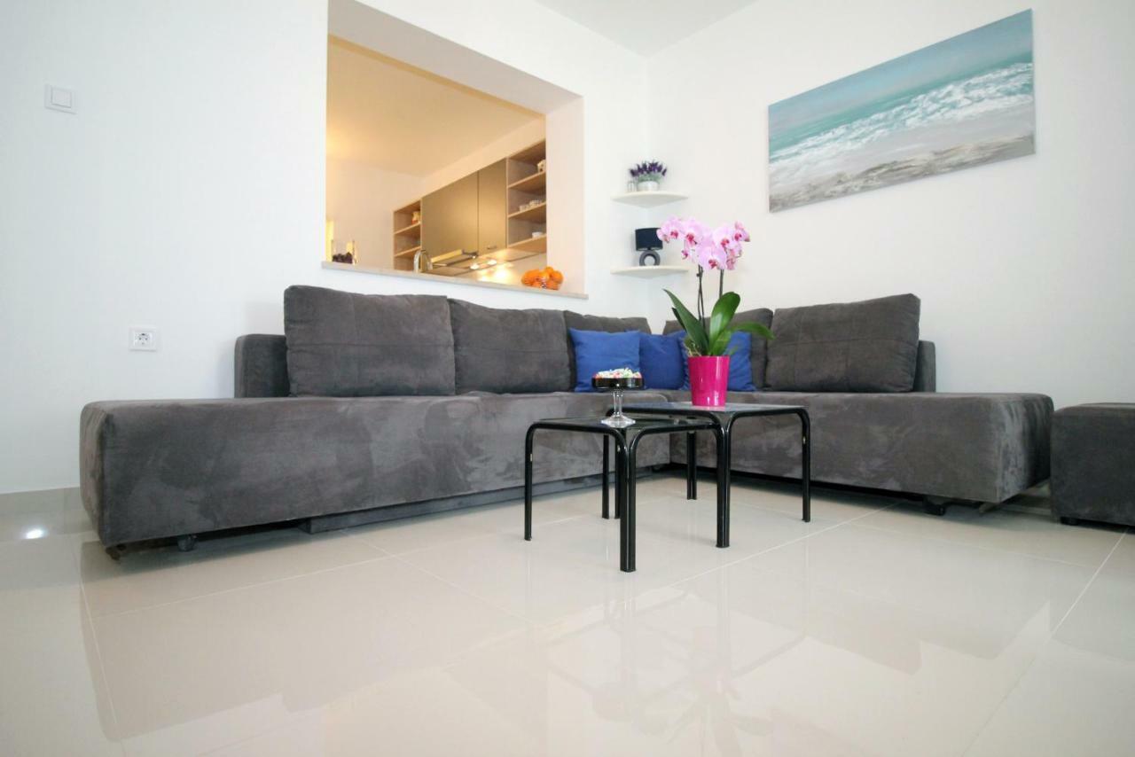 Apartment with Terrace,874397831:JPEG