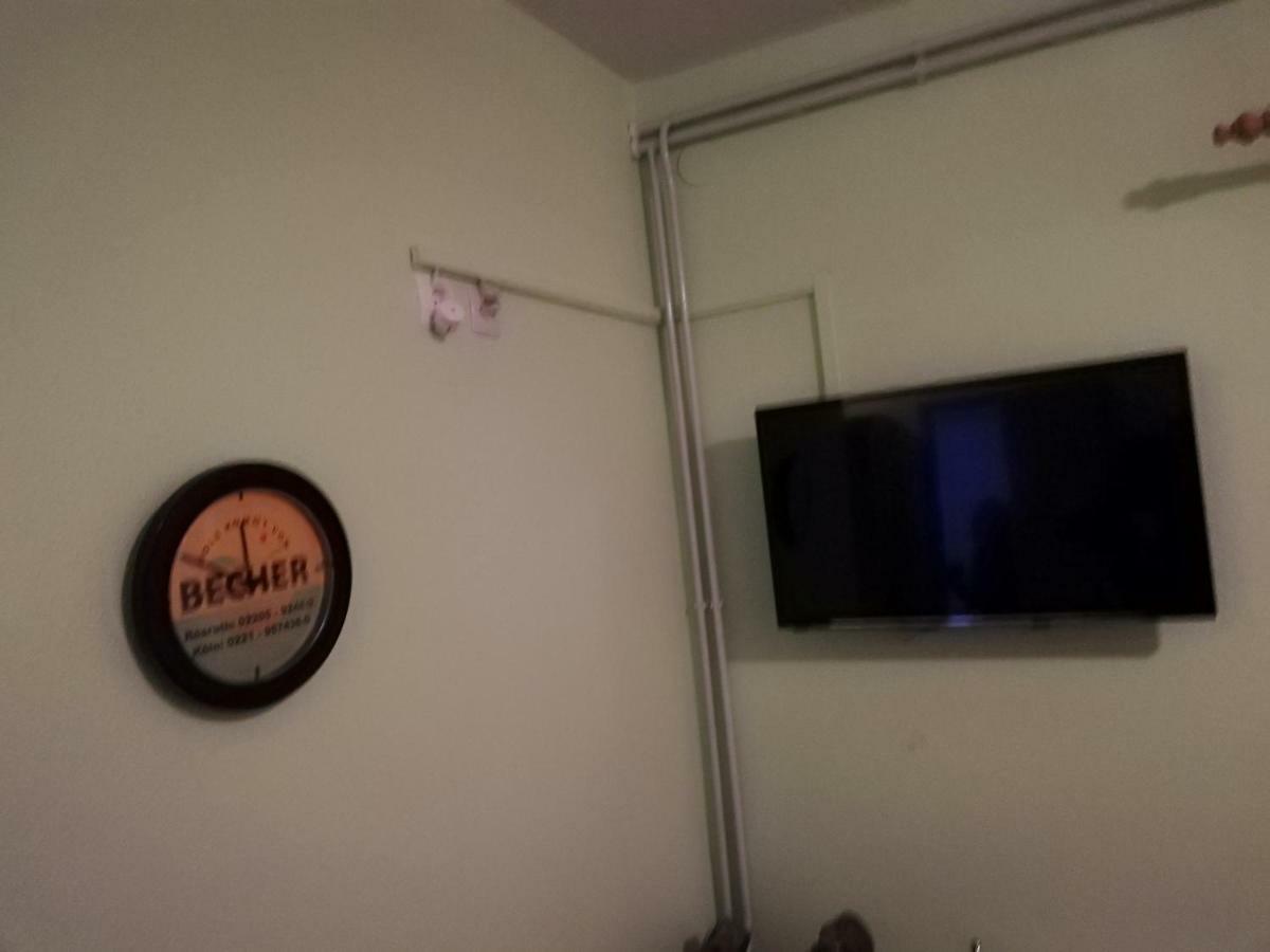 One-Bedroom Apartment,329845522:JPEG