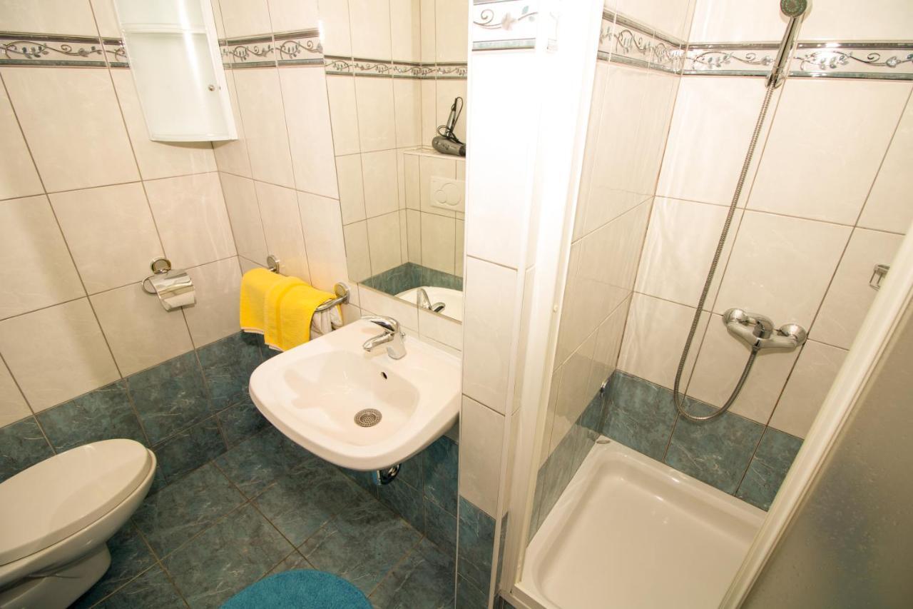 Triple Room with Private External Bathroom,918777772:JPEG