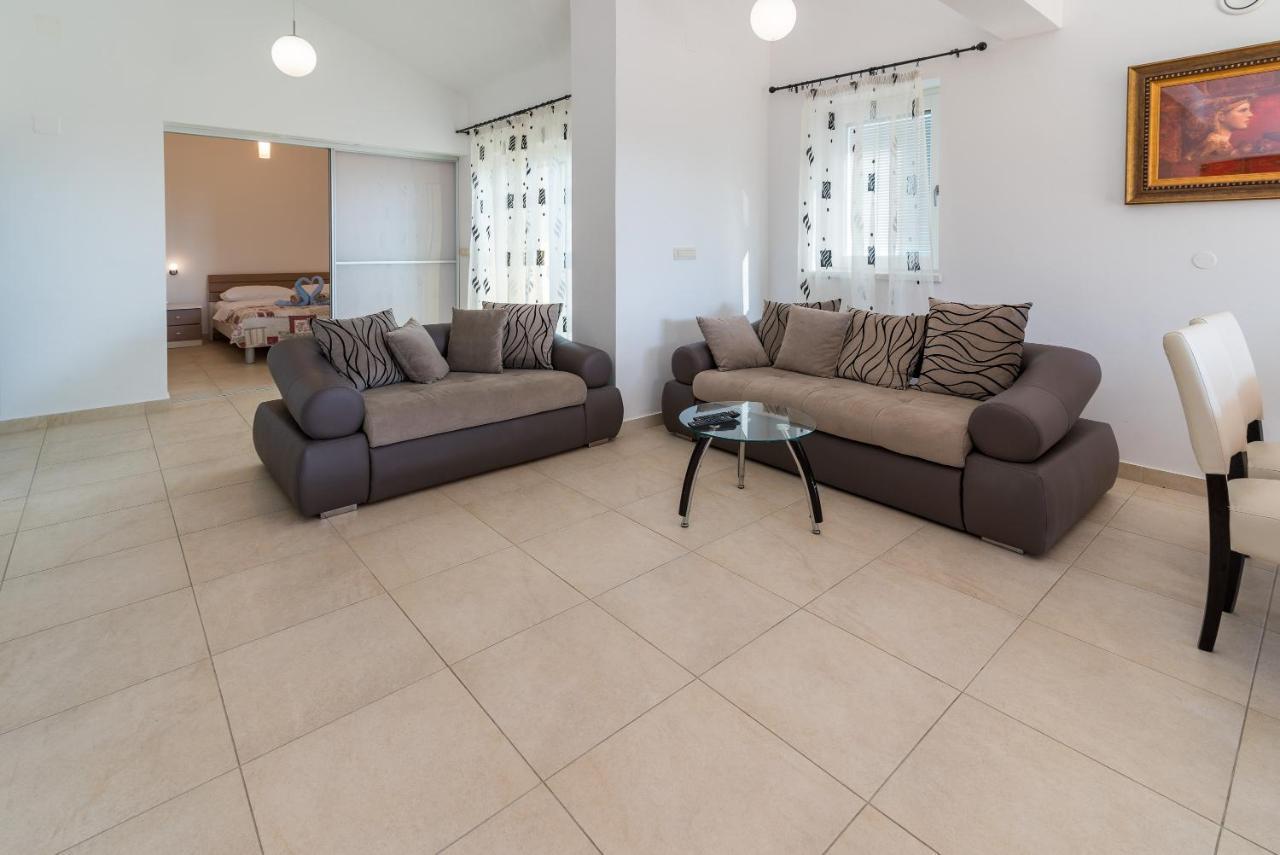 Deluxe Two-Bedroom Apartment