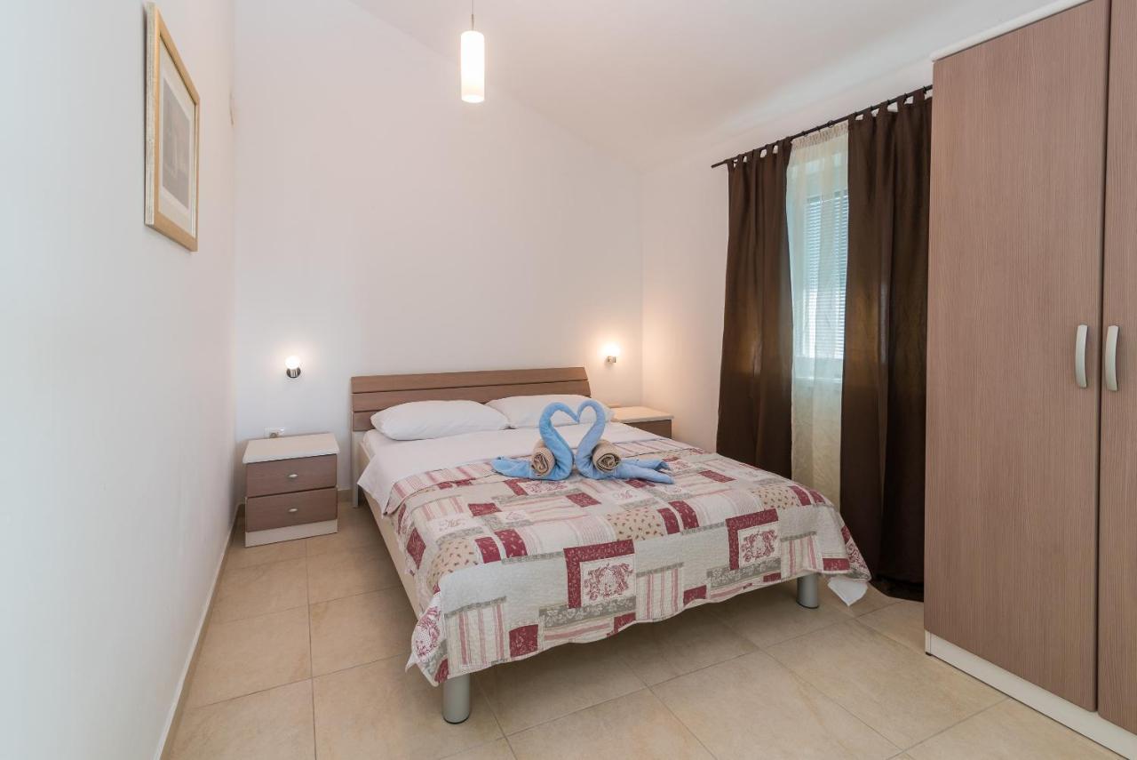 Deluxe Two-Bedroom Apartment
