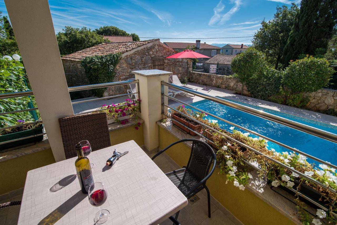 Apartment Pool View