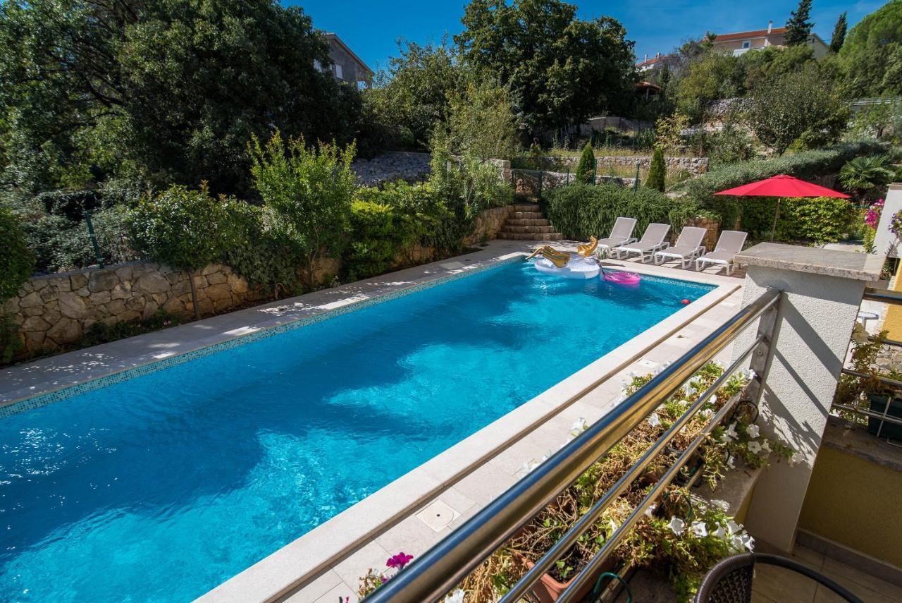 Apartment Pool View