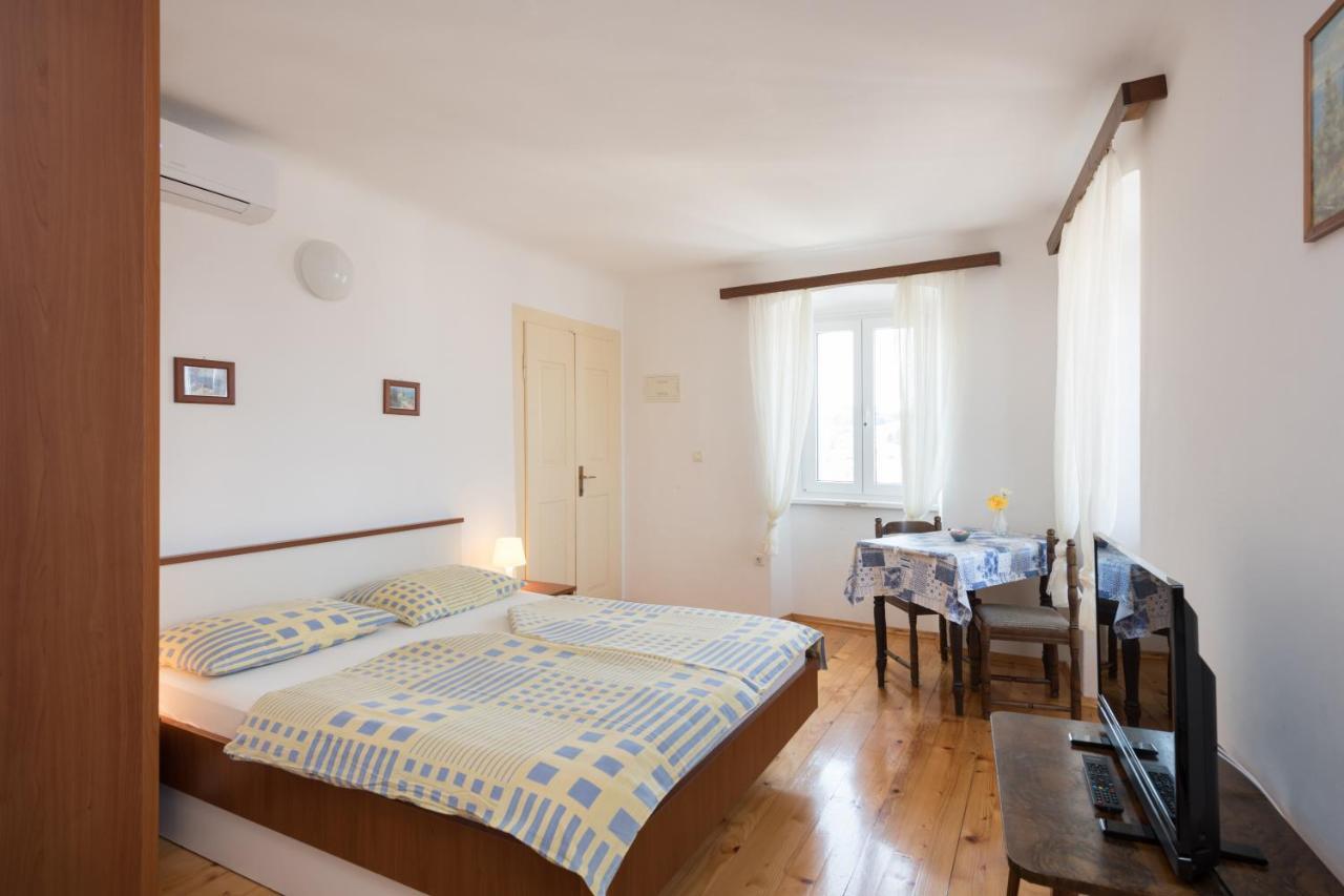 Studio with Sea View,1589492513:JPEG