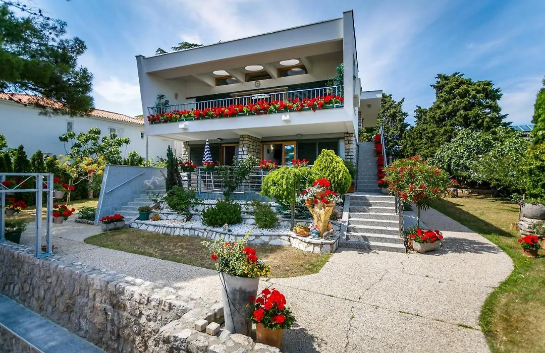 Studios Nada-1