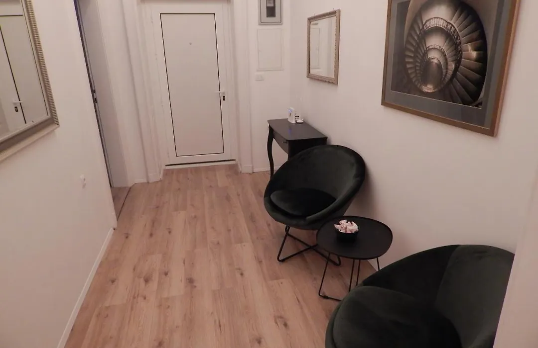 Gold Rooms And Suite-1
