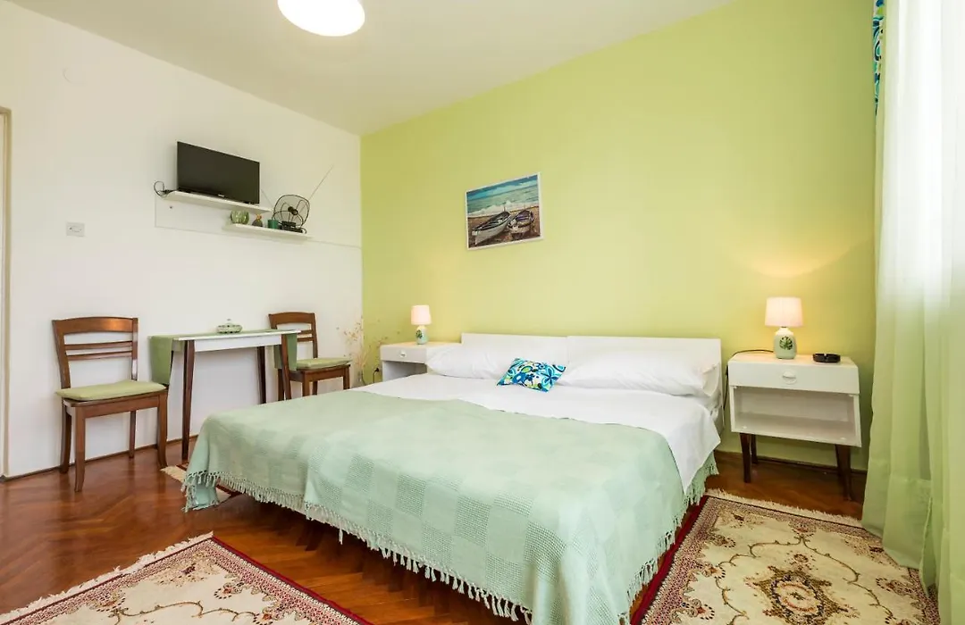 Muzic Budget Double Room-1