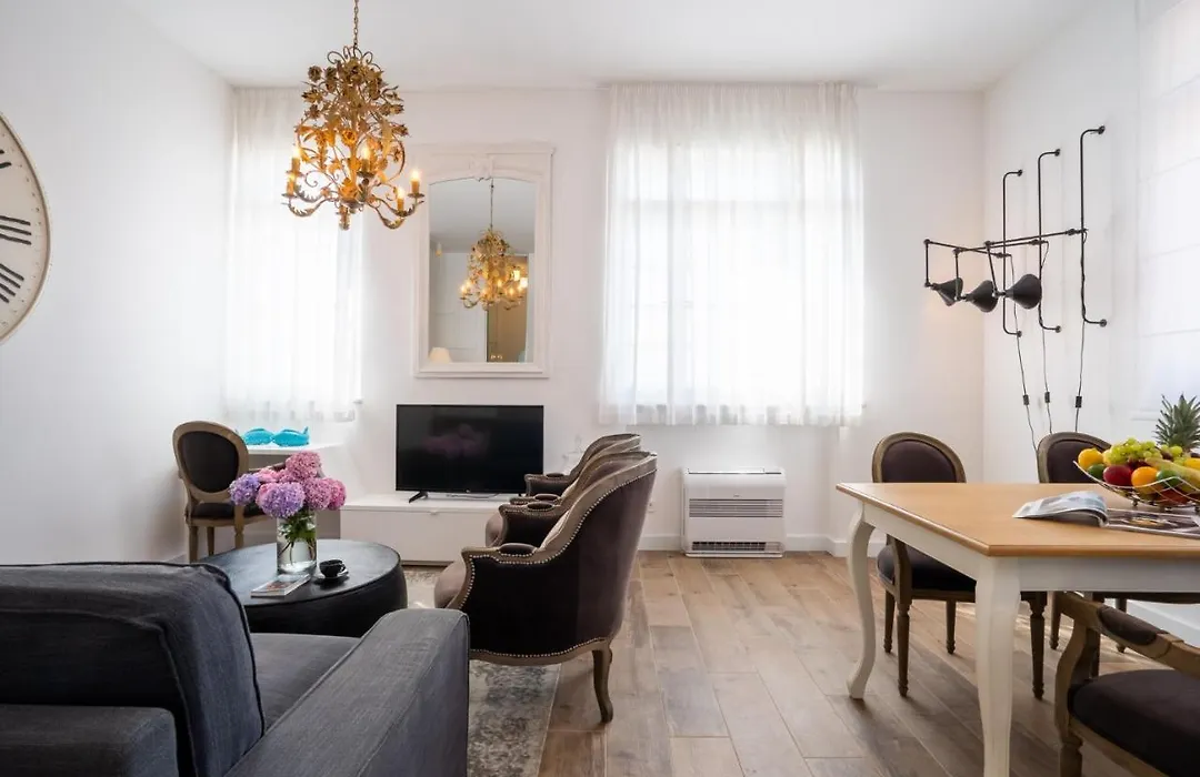 AH Design Apartments Deluxe-1