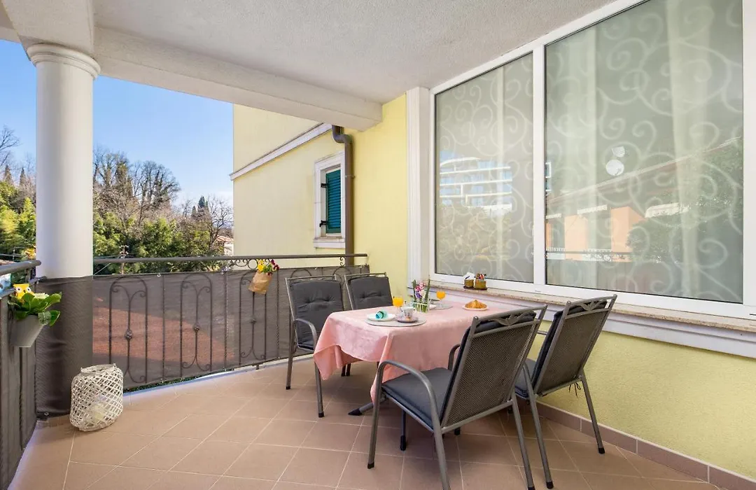 Blue Dream Studio Apartment With A Pool-1