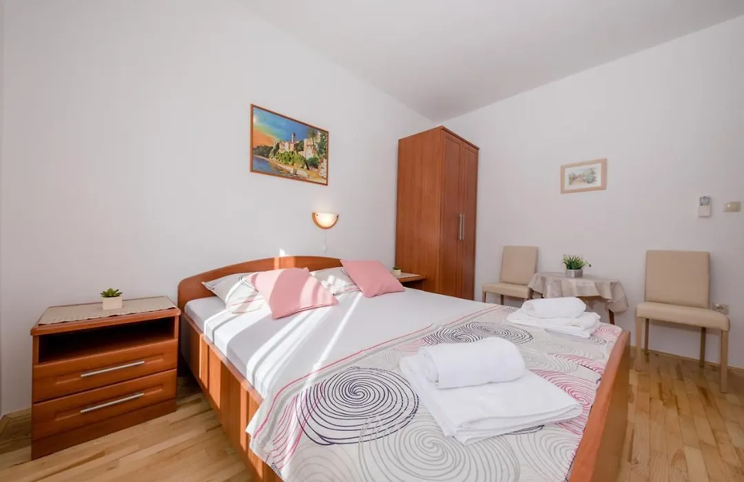 Apartments Ljubica Banjol-1