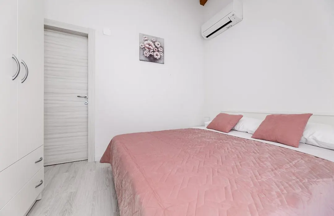 La Terza-1