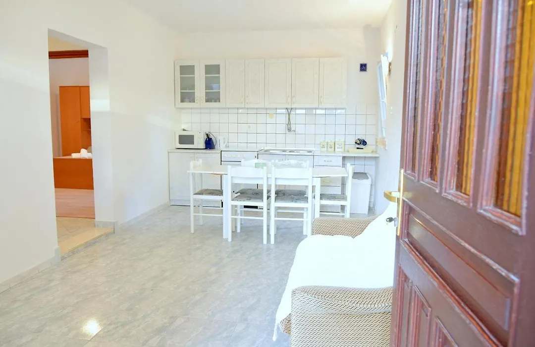 Palit Ap Family & Pet Friendly Apartment In Rab-1