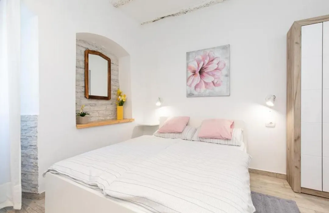 Studio Apartment Sisi-1