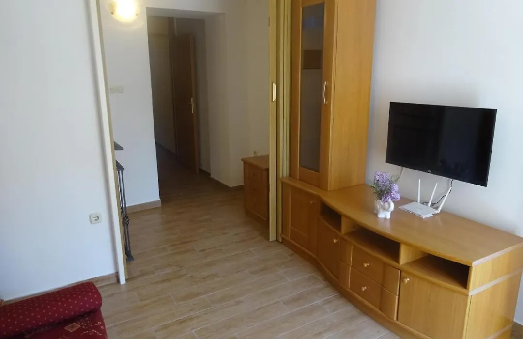 Apartment And Rooms Milena-1