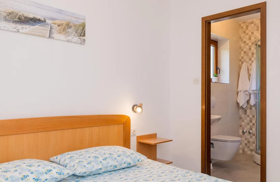Apartmani Pina-1