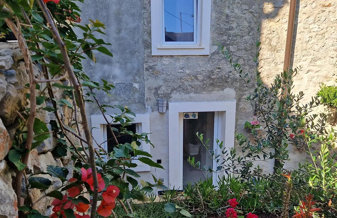 Castel-1