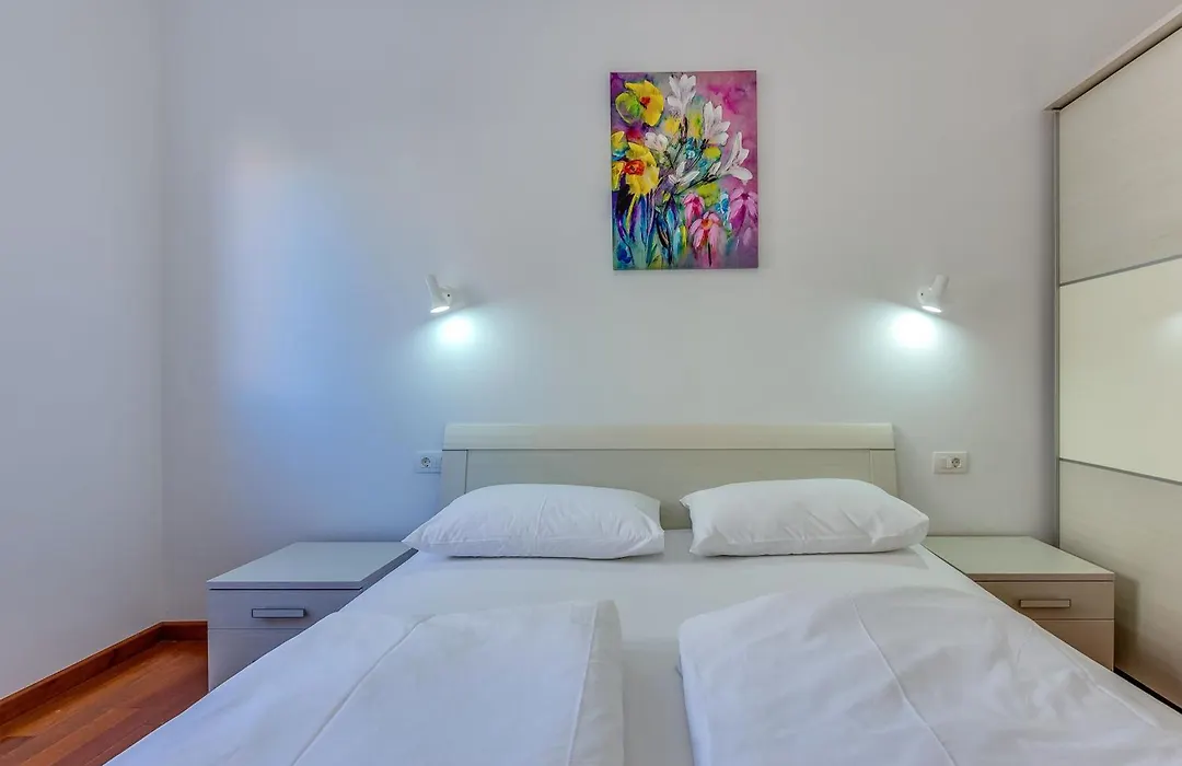 Apartments Host-1