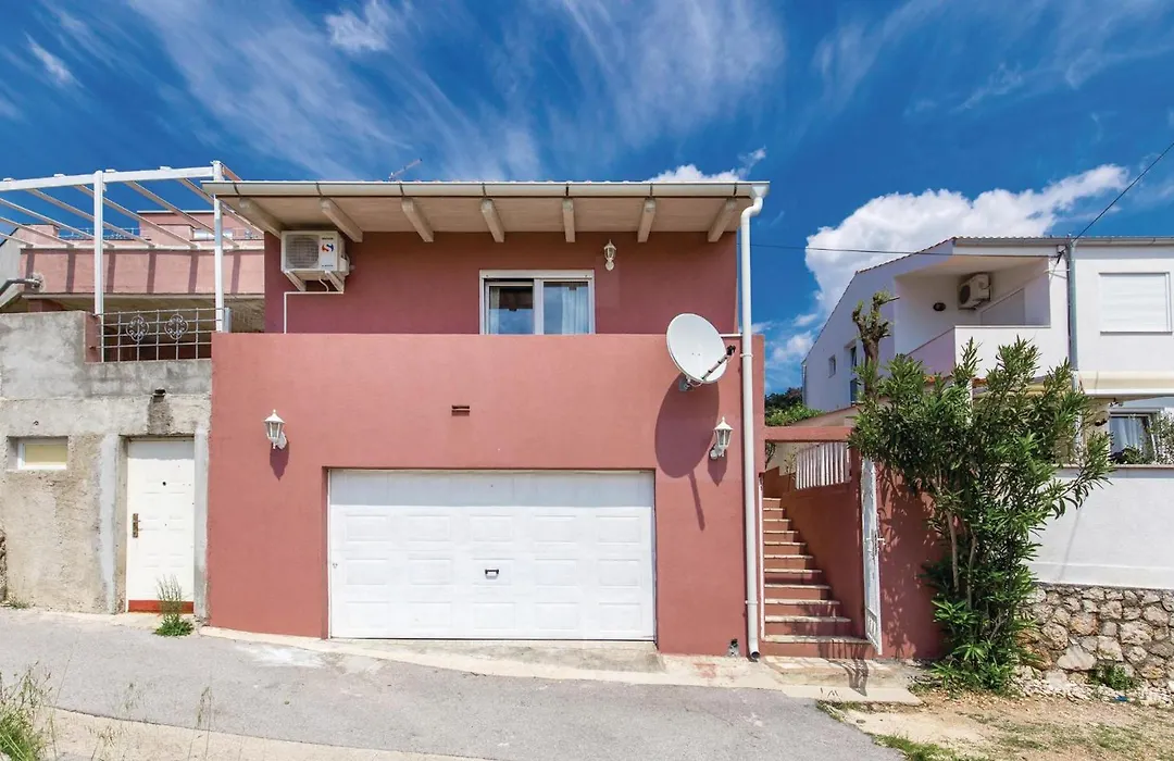 3 Bedroom Lovely Home In Rab-1