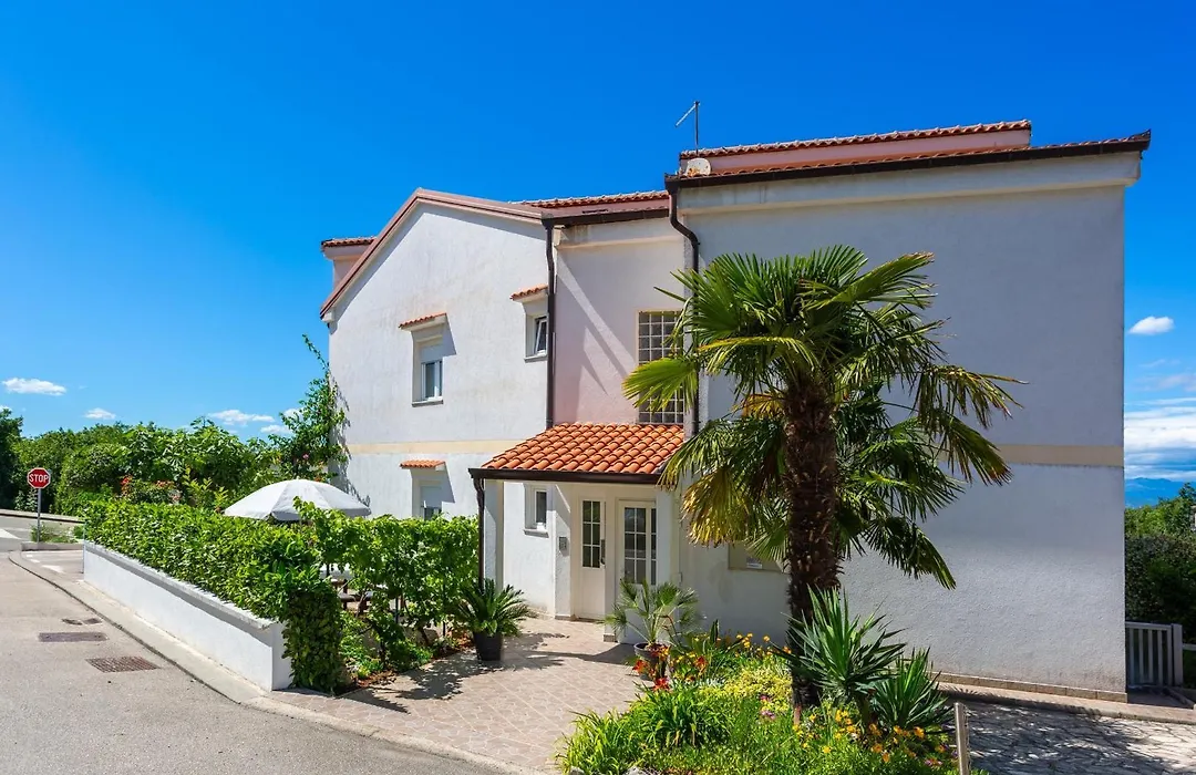 Apartments By The Sea Njivice, Krk - 5295-1