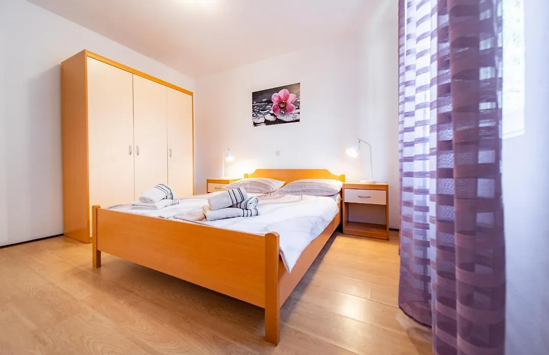 Apartments Lores-1