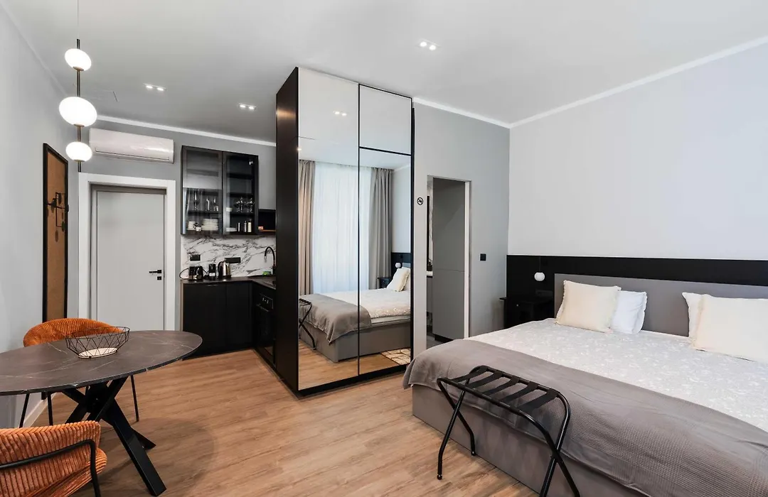Sir John'S Apartments-1
