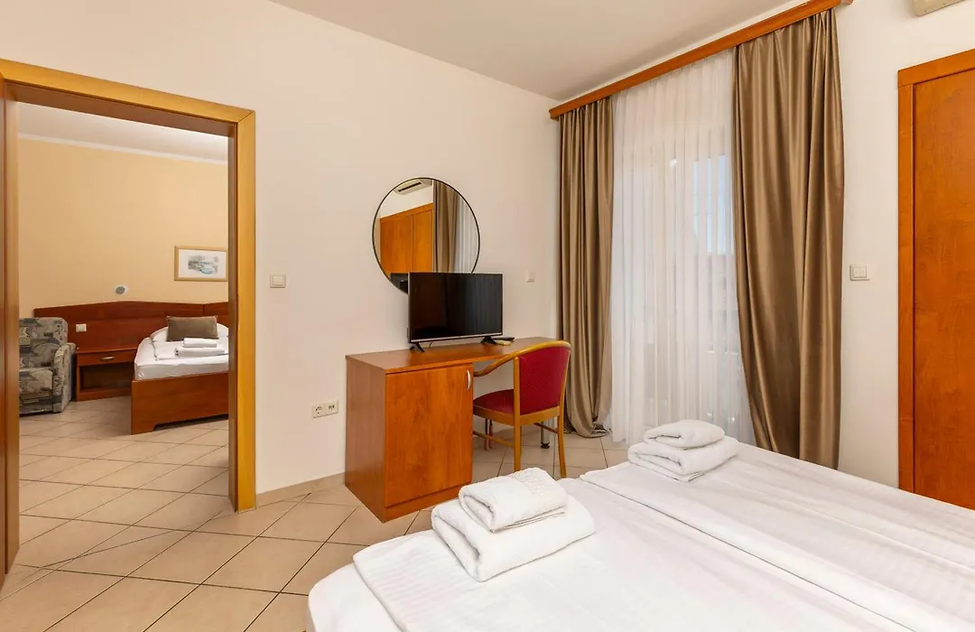 Guesthouse Villa Adria-1
