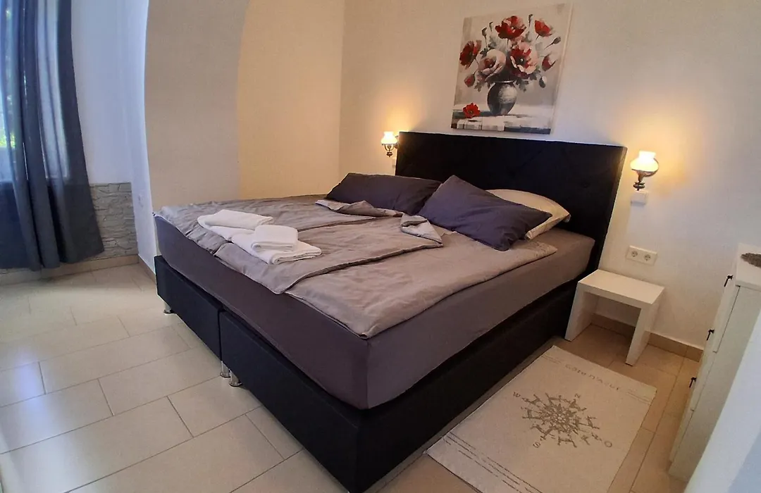 Vivi studio apartments-1