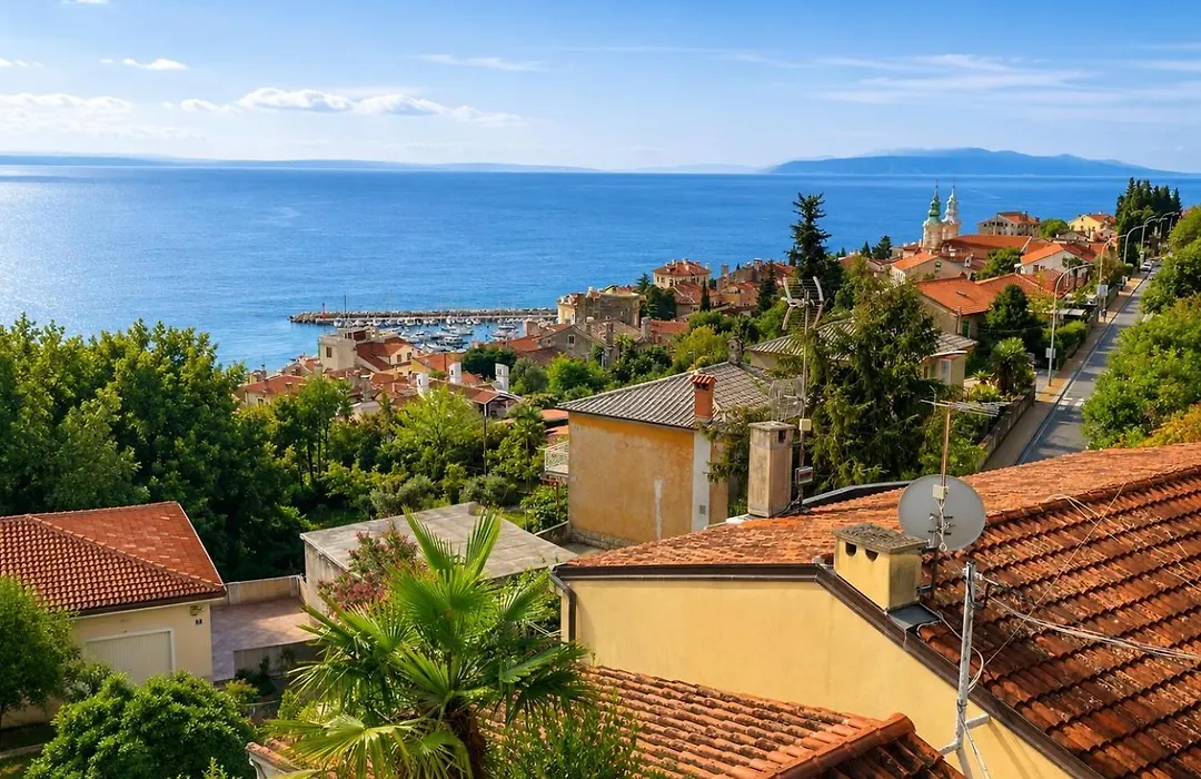 Panoramic Seaview Apartment, Completely Renovated-1