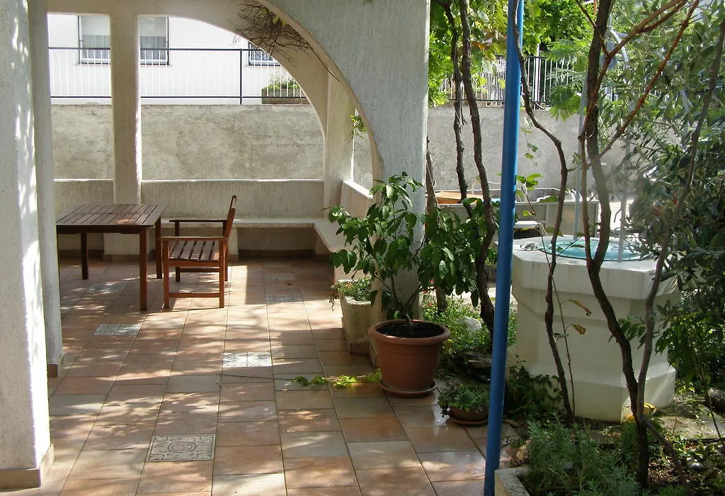 House Kaic-1