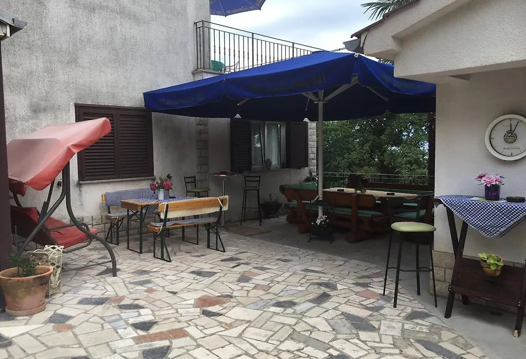 Guesthouse Villa Manda-1