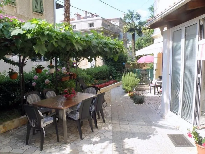 Rooms Alida-1