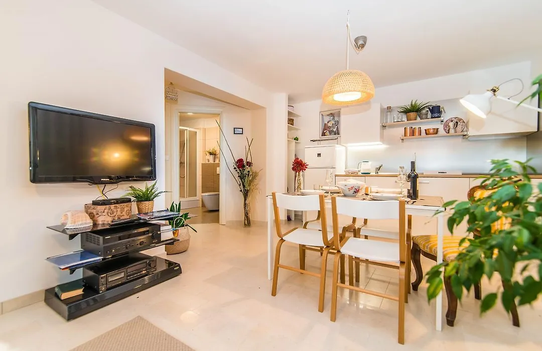 Studio Apartment in Villa Arta-1