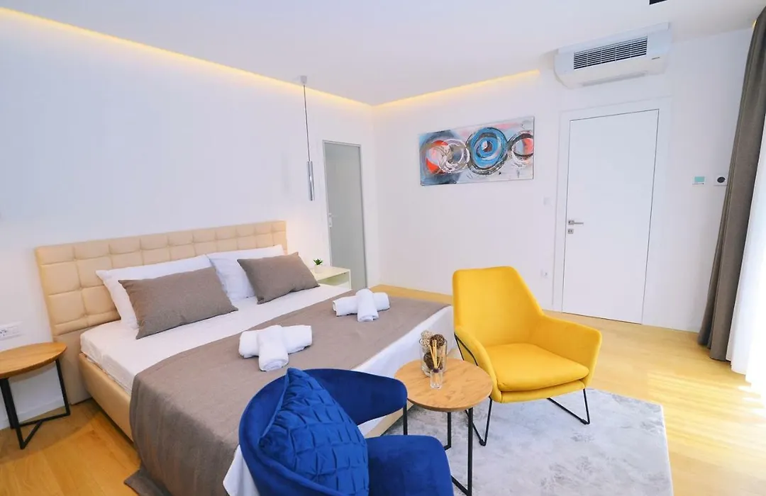 Apartments In Villa Ziza, Rooftop Swimming Pool-1