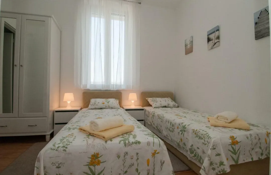 Iva, Opatija Centar-1