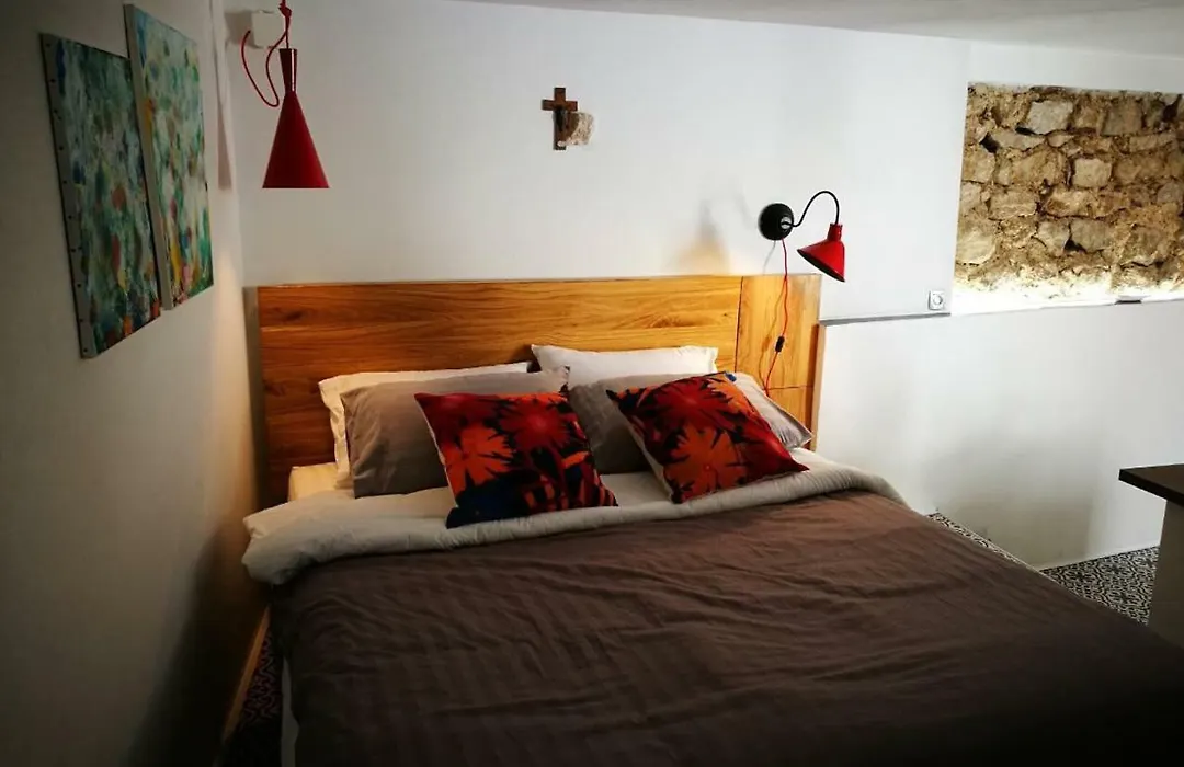 Cres Studio Till Apartment-1